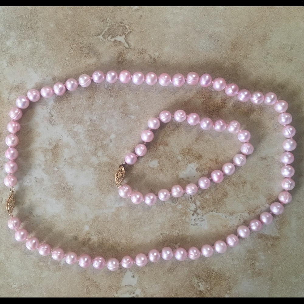Pink freshwater pearl necklace and bracelet set